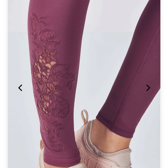 Fabletics cute cabarnet color leggings - Picture 2 of 4
